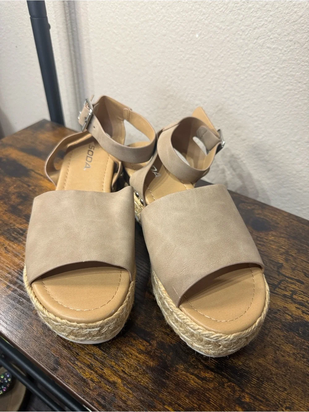 Soda Topic platform espadrille sandals Taupe size 8